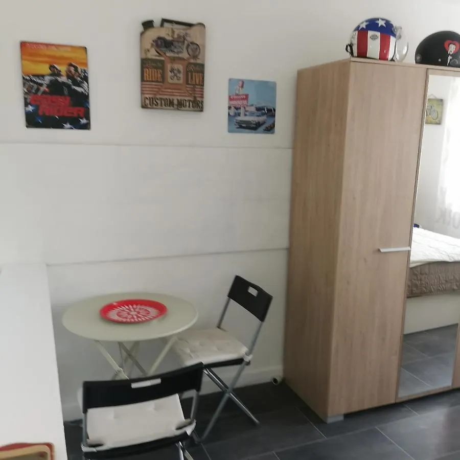 Appartement Maison 48M2 Deux Chambres Cour Prive Et Personnelle Pour Motos Ou Voitures 4 Pers Proche Mairie Et Bus Tram Le Pont-de-Claix